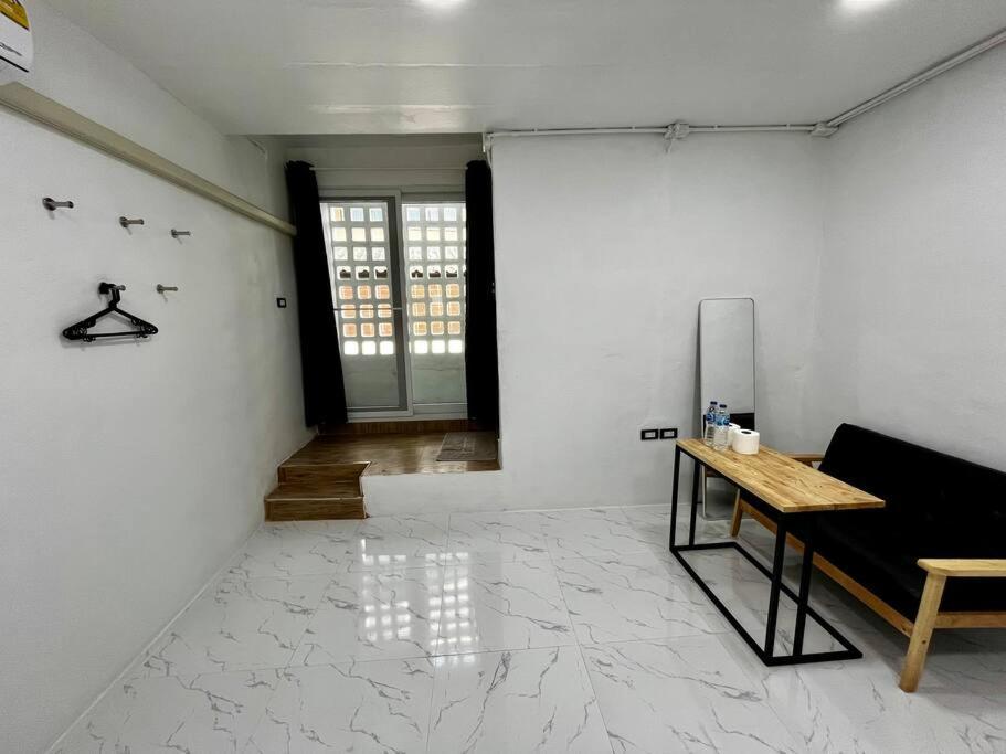 Megun 10 L Apartment Bangkok Exterior photo