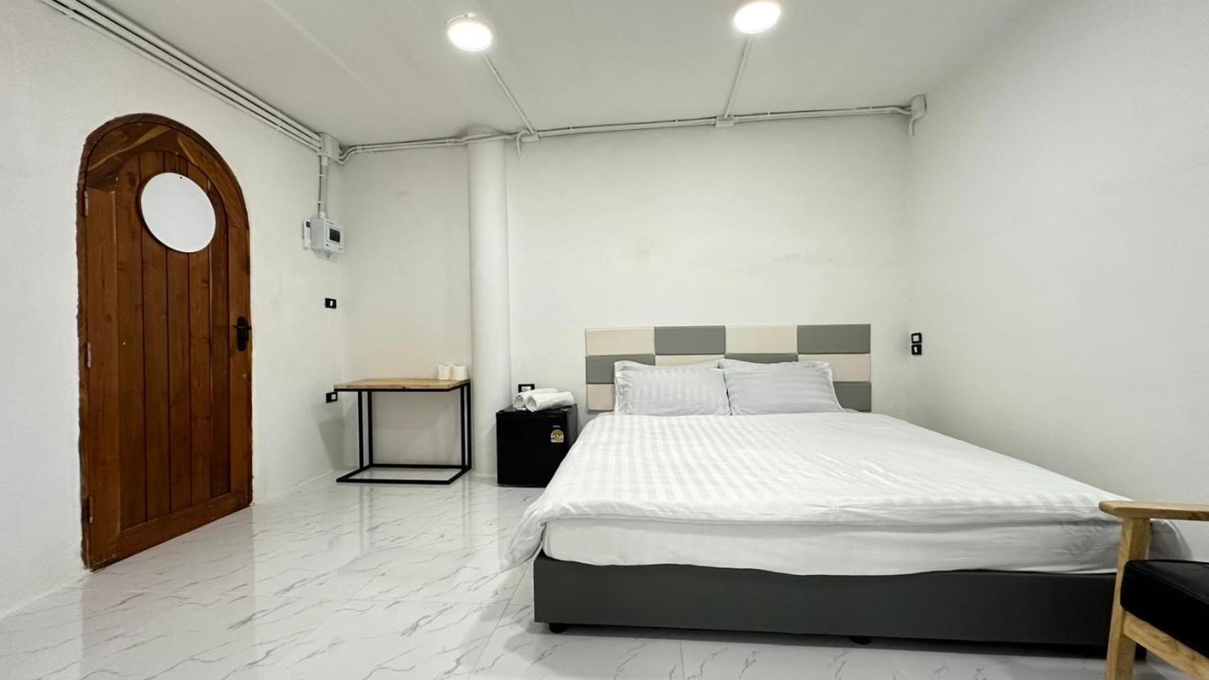 Megun 10 L Apartment Bangkok Exterior photo