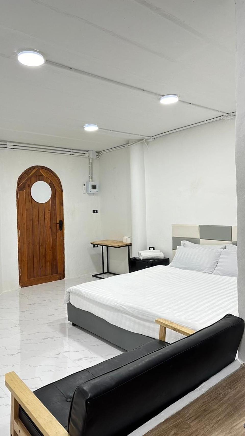 Megun 10 L Apartment Bangkok Exterior photo