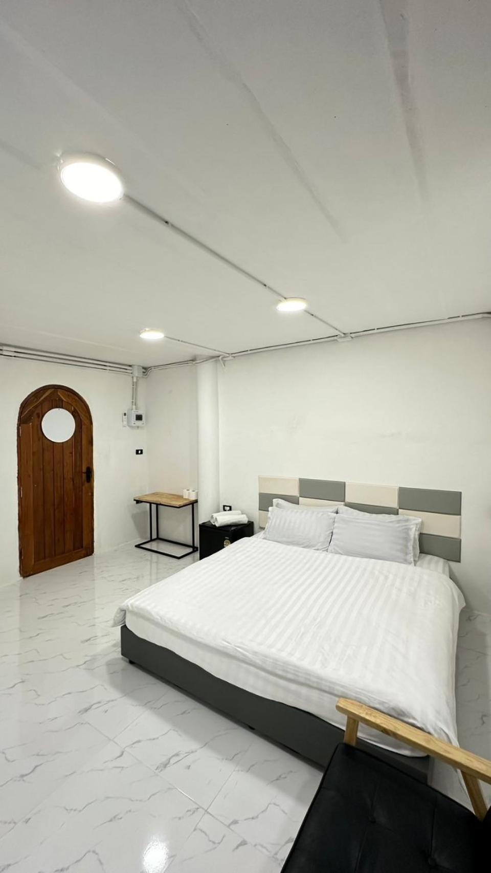 Megun 10 L Apartment Bangkok Exterior photo